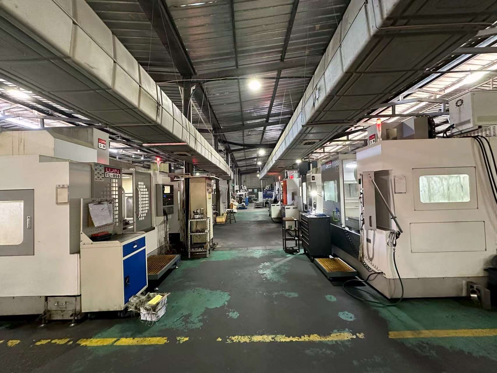 Centro de usinagem de 4 eixos ganha maior adoção em usinagem de hardware de precisão